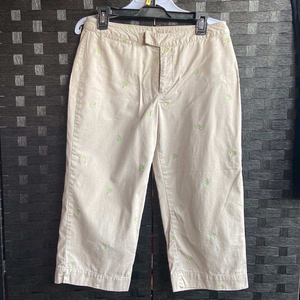 Bay Studio khakis capri with palm trees